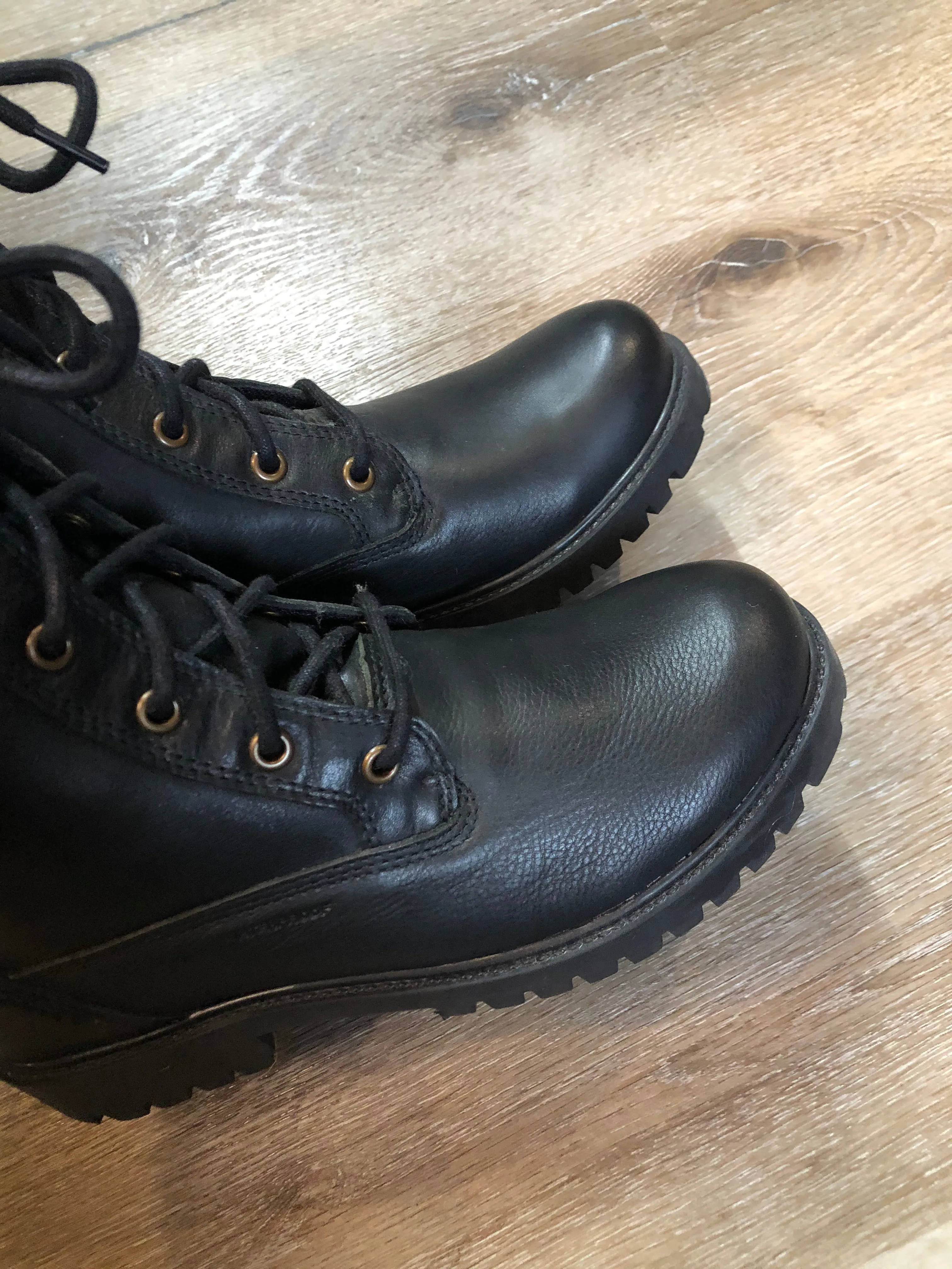 Kamik Autumn Winter Boot, US  7 womens/ EUR 37.5 SOLD