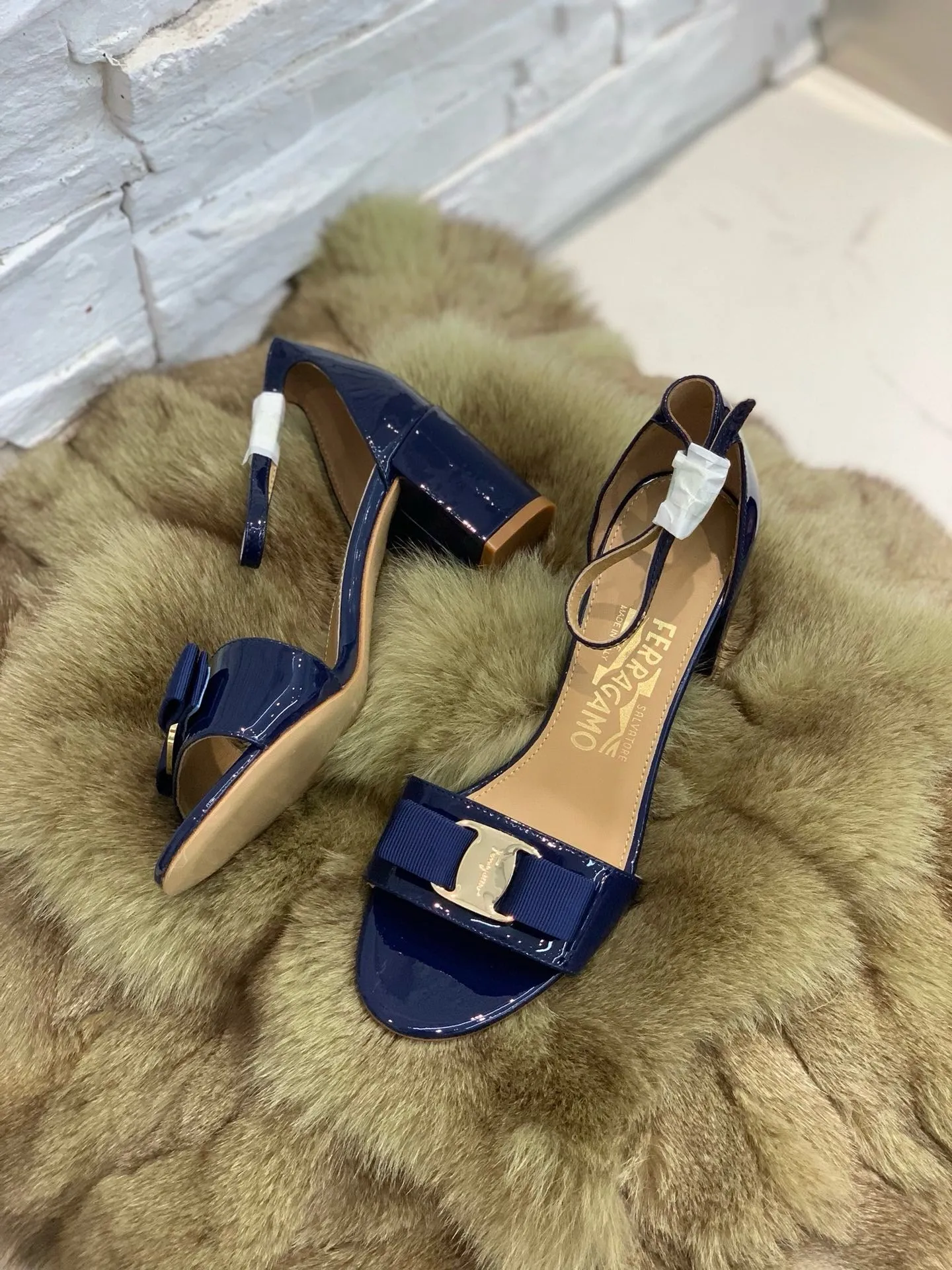 SE1382 Ferragamo Sandals / Size5-11
